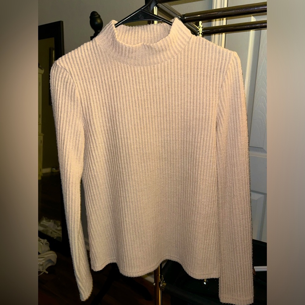 She+Sky Beige Short-Turtleneck Ribbed Sweater Sz M‎